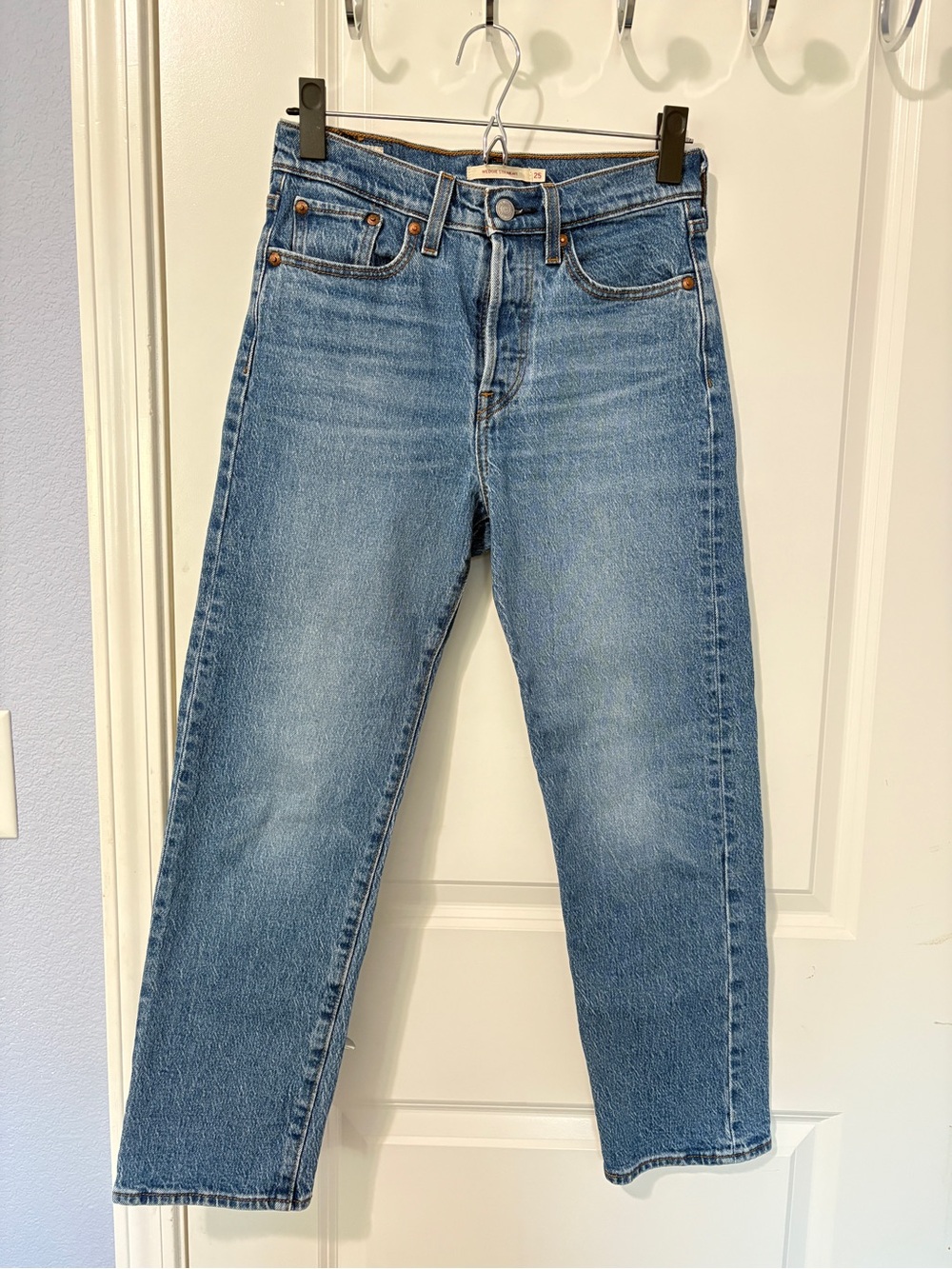 Levis Jeans Womens 25 Wedgie Straight Button fly Pants 25x26
